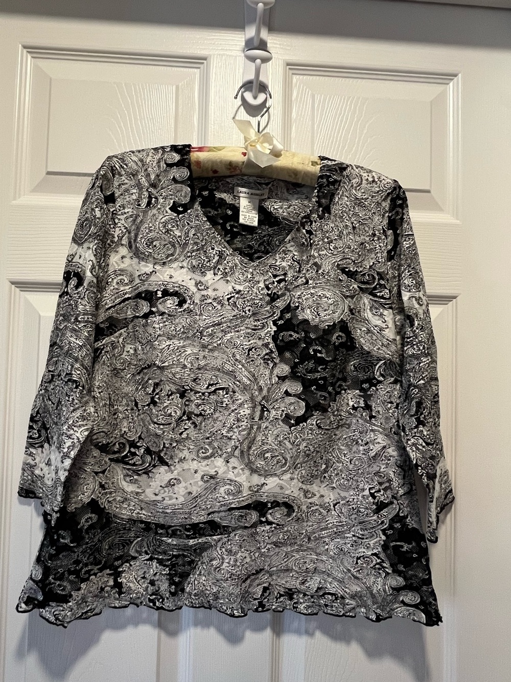 Laura Ashley Lacey Textured Blouse 
Size: Medium 
Color: Black and White